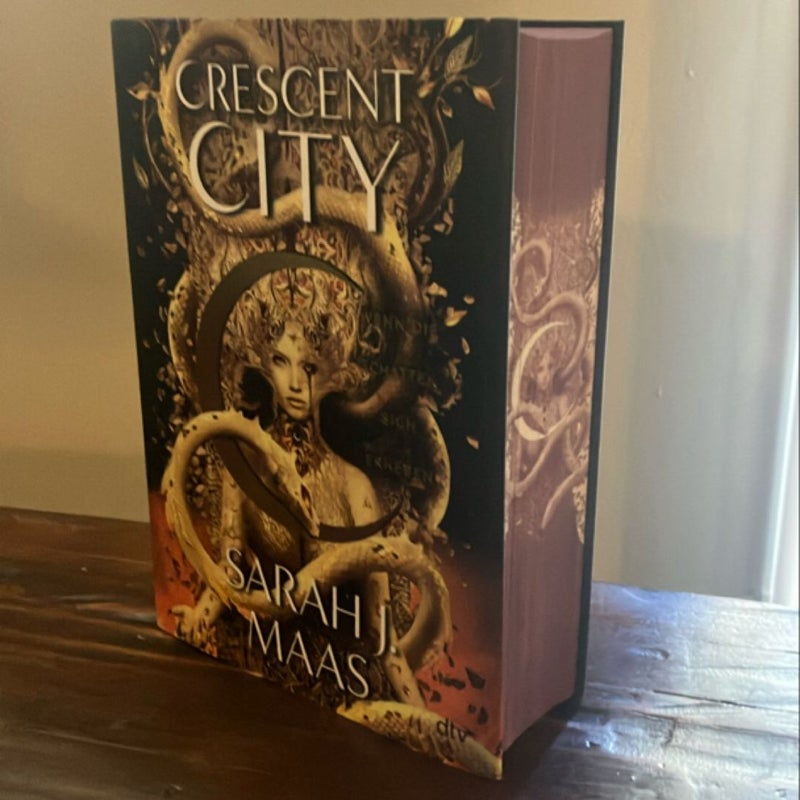 Crescent city, House of Flame and Shadow 