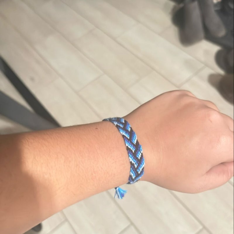 Friendship bracelet; blue 