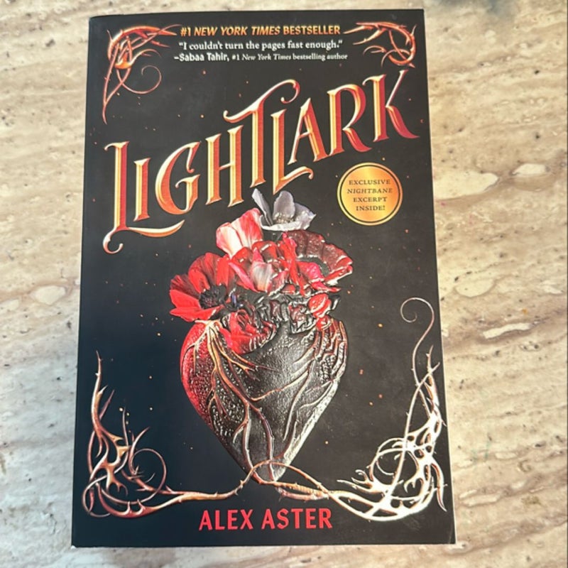 Lightlark (the Lightlark Saga Book 1)