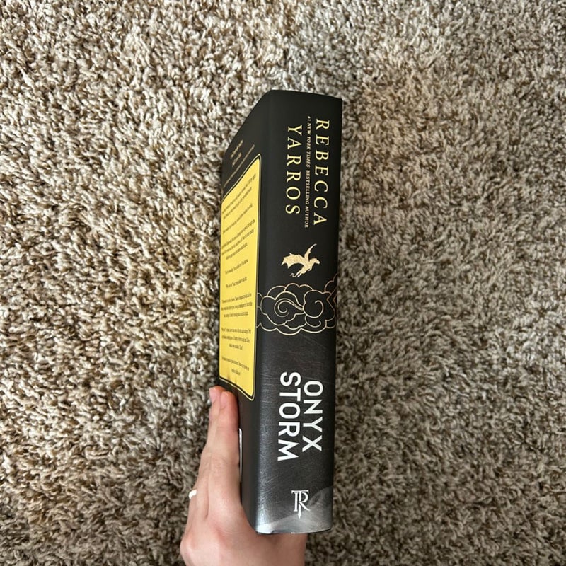 Onyx Storm (Standard Edition)