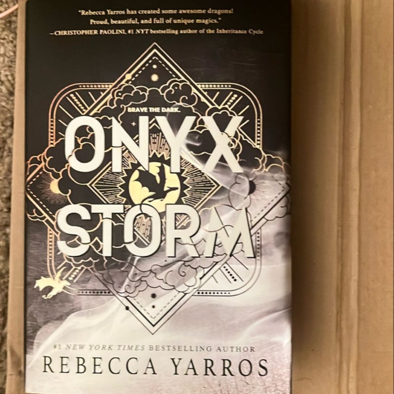 Onyx Storm (Standard Edition)