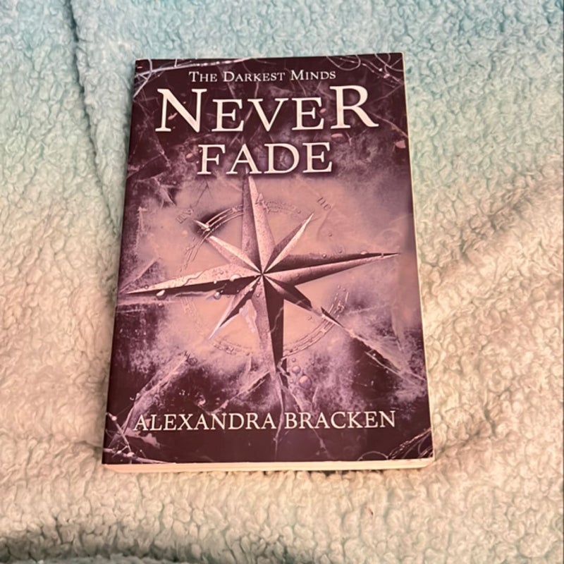 Never Fade (a Darkest Minds Novel)