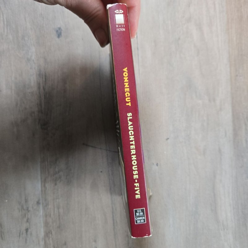 Slaughterhouse Five by Kurt Vonnegut , Paperback | Pangobooks