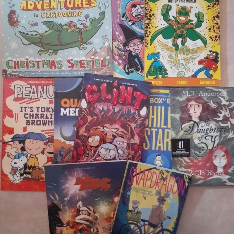 Graphic novel book lot of (11)