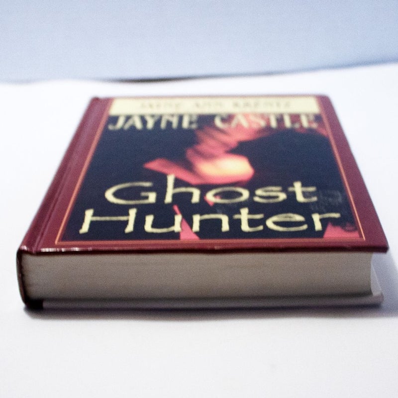Ghost Hunter (LARGE PRINT EDITION)