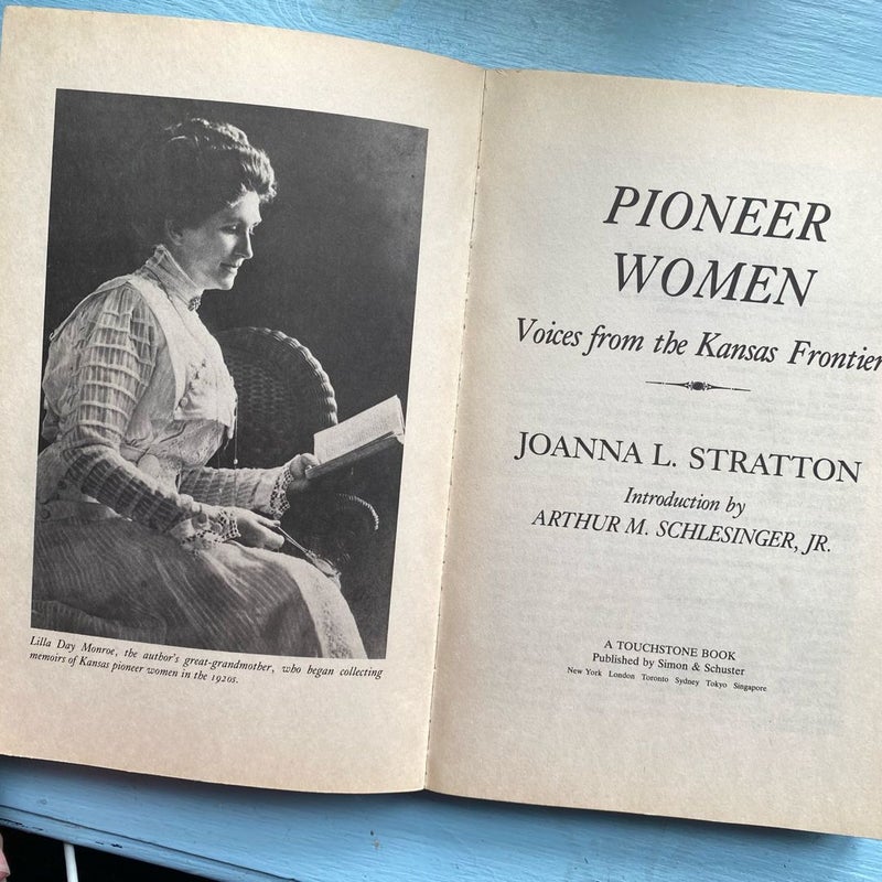 80s Vintage Book Pioneer Women Voices from the Kansas Frontier by Joanna L. Stratton 