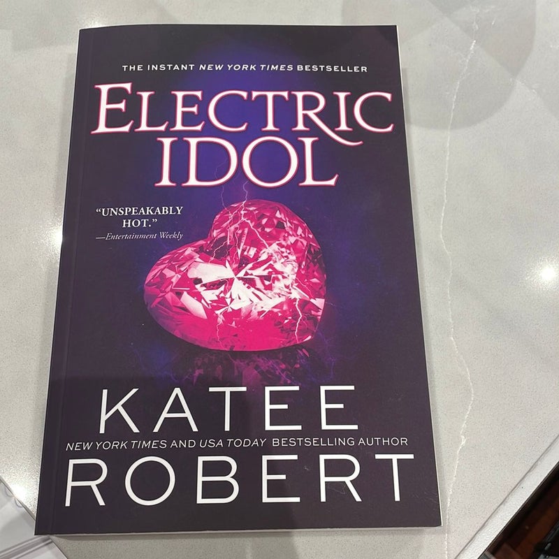 Electric Idol by Katee Robert, Paperback Pangobooks