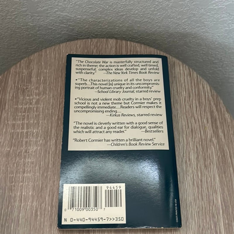 The Chocolate War ロバート・コーミエ著 Amazon.com: The Chocolate War: 9780375829871: Cormier
