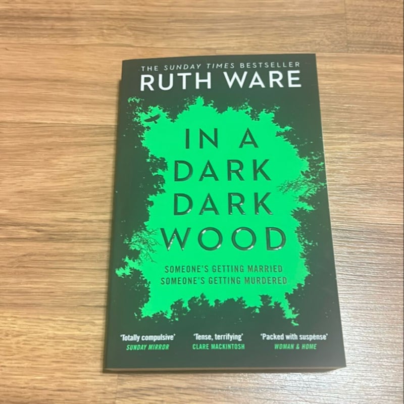 In a Dark, Dark Wood (uk paperback)