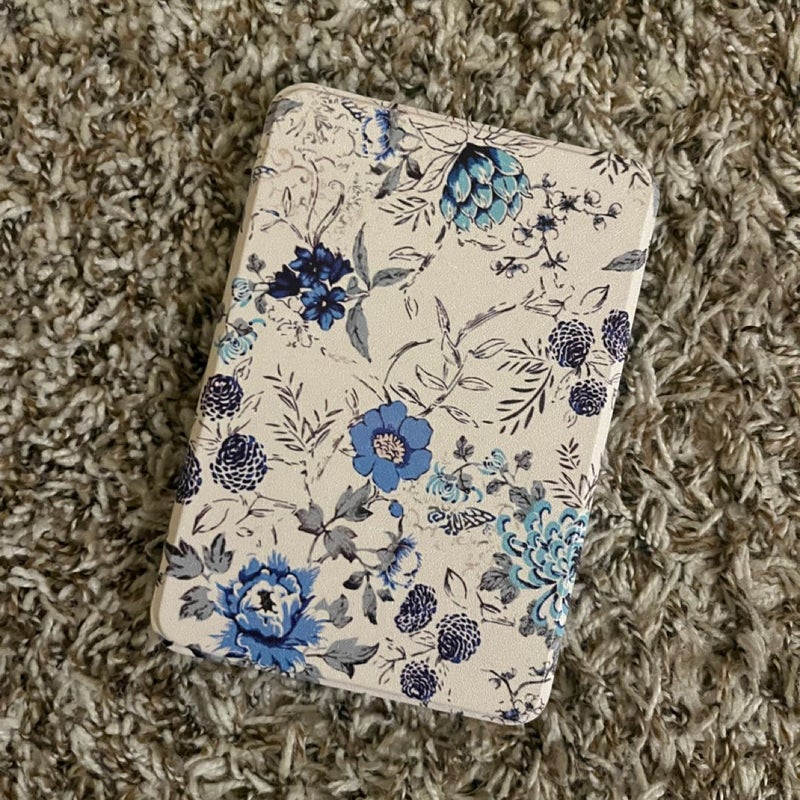 White Blue Floral 6” Kindle Case with Clear Back