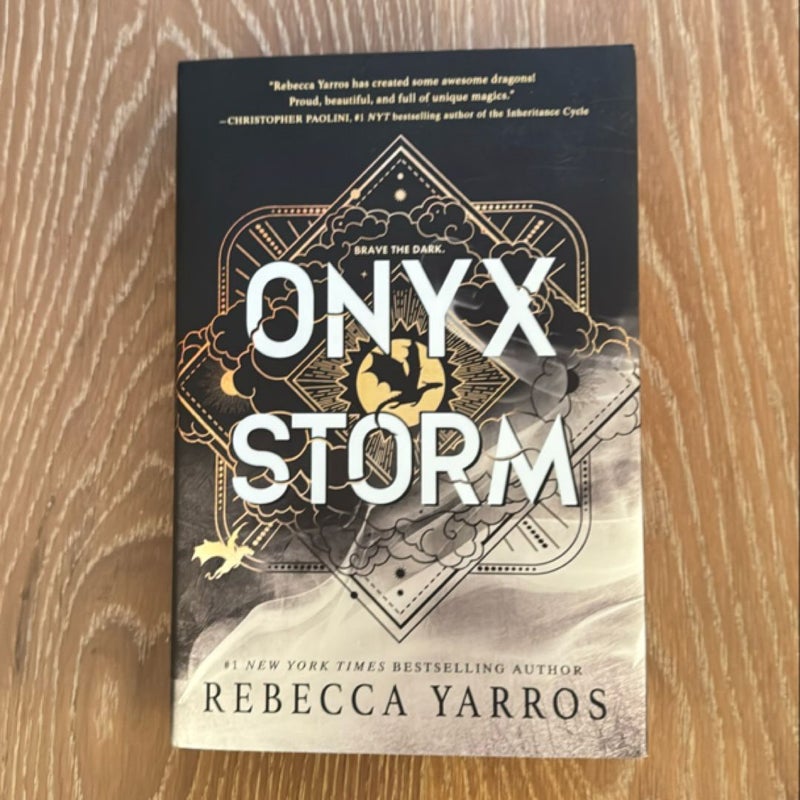 Onyx Storm (Standard Edition)