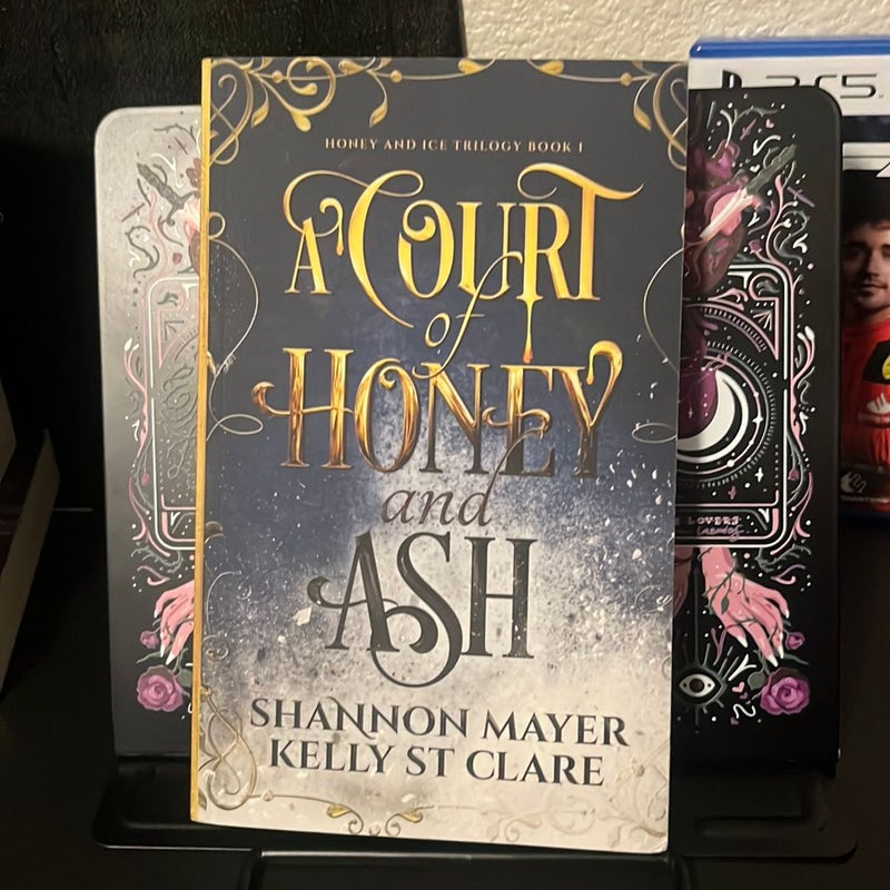 A Court of Honey and Ash