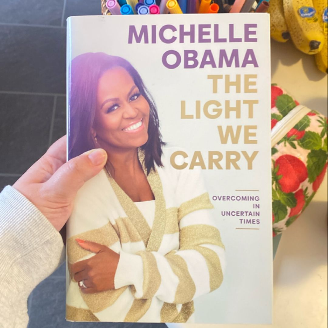 The Light We Carry: Overcoming in Uncertain Times (Random House Large Print): Obama, Michelle: 9780593677902