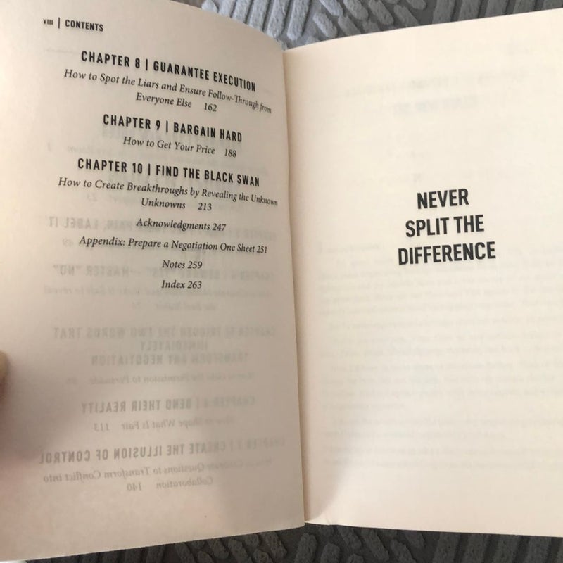 Never Split the Difference: unknown author: : Books