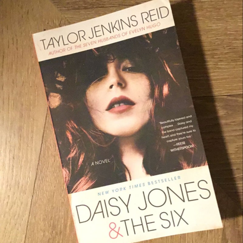 Daisy Jones and the Six  Taylor Jenkins Reid 