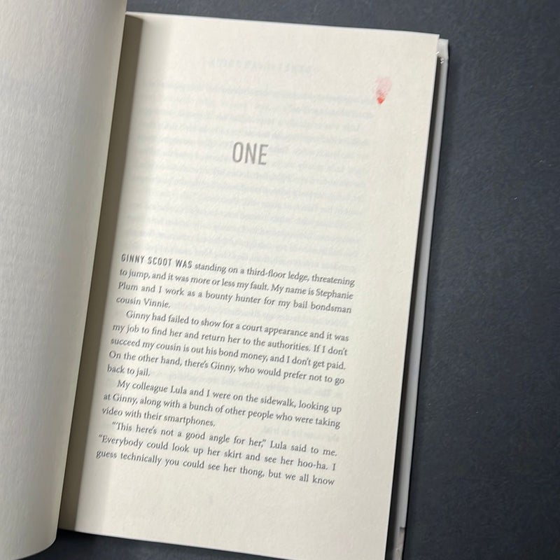 Tricky Twenty-Two by Janet Evanovich, Hardcover | Pangobooks