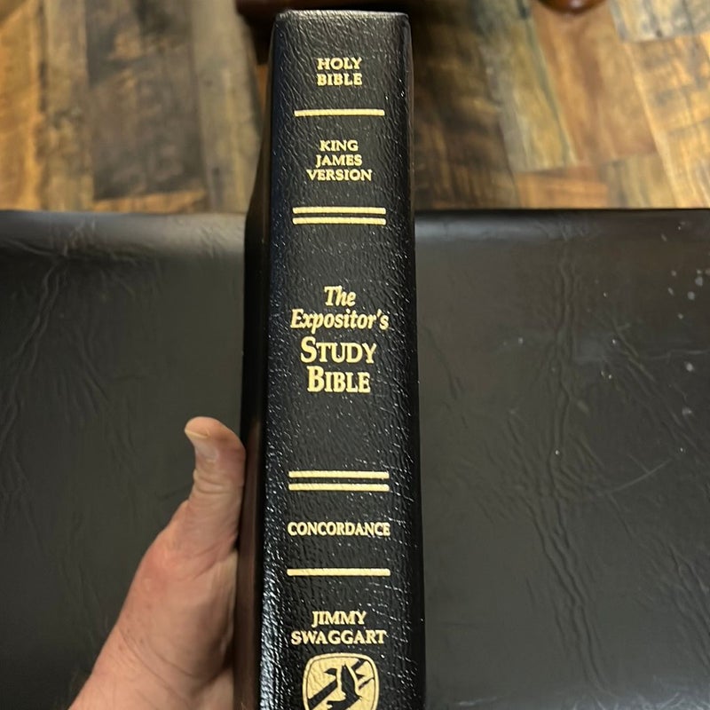 Expositor's Study Bible