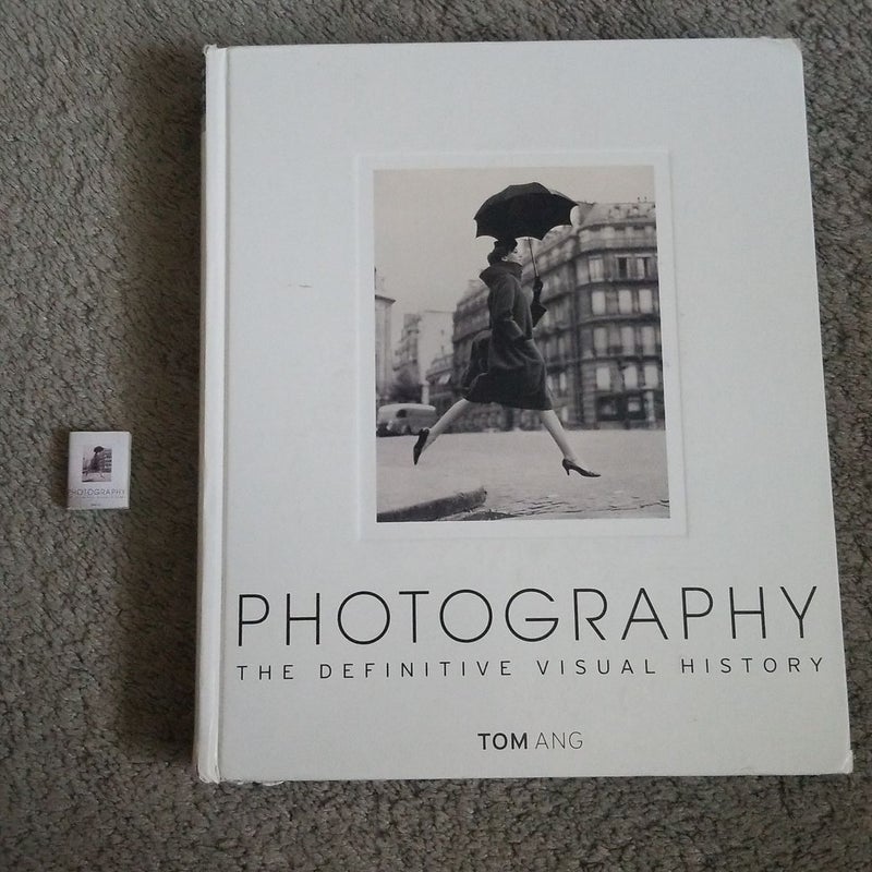 Photography: The Definitive Visual History WITH A FREE MINI 