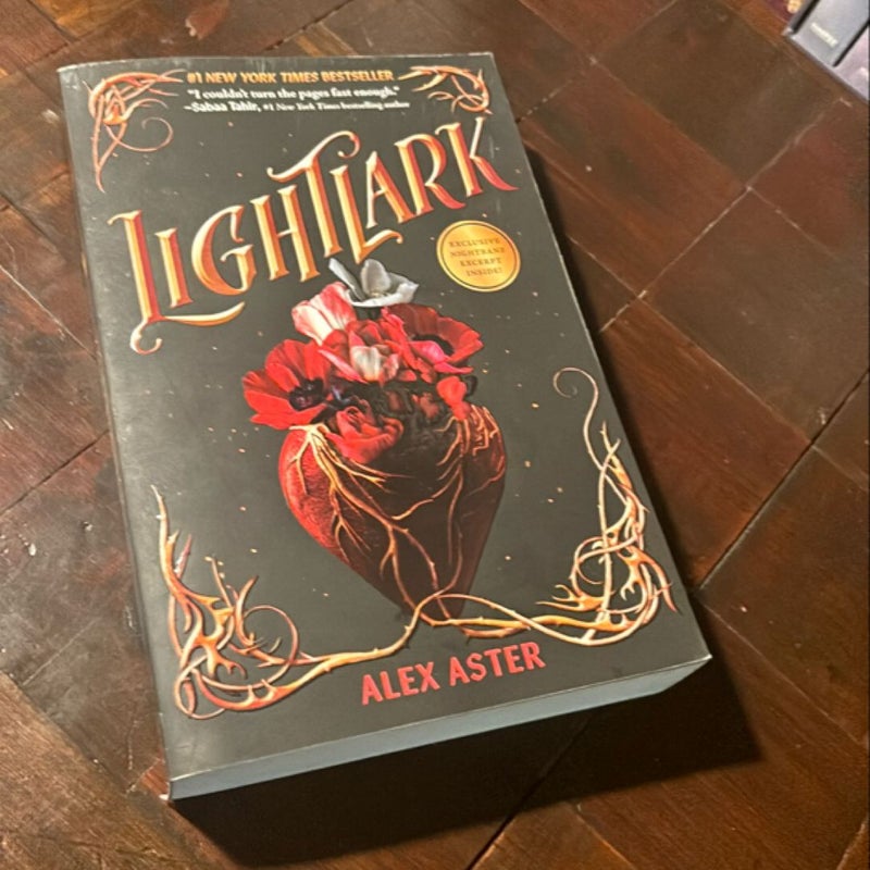 Lightlark (the Lightlark Saga Book 1)