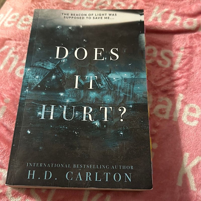 Does It Hurt? by H. D. Carlton, Paperback Pangobooks