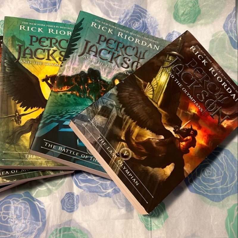 Percy Jackson and the Olympians 5 Book Paperback Boxed Set (new Covers No poster)