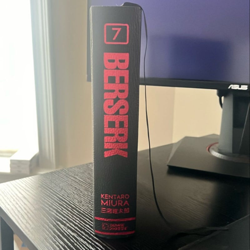 Berserk Deluxe Volume 7