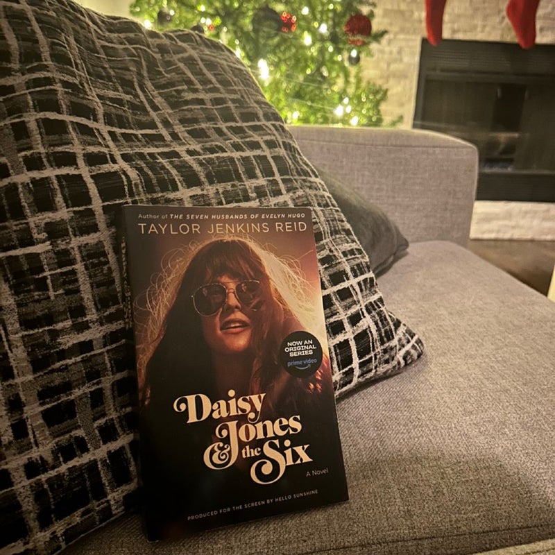 Daisy Jones and the Six (TV Tie-In Edition)