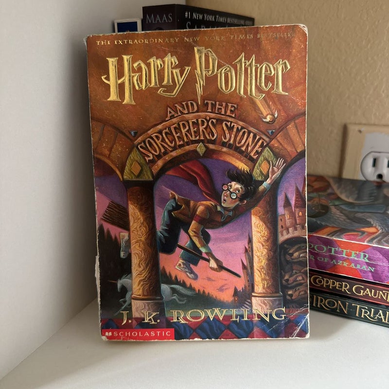 Harry Potter and the Philosopher's Stone: Rowling J.K.