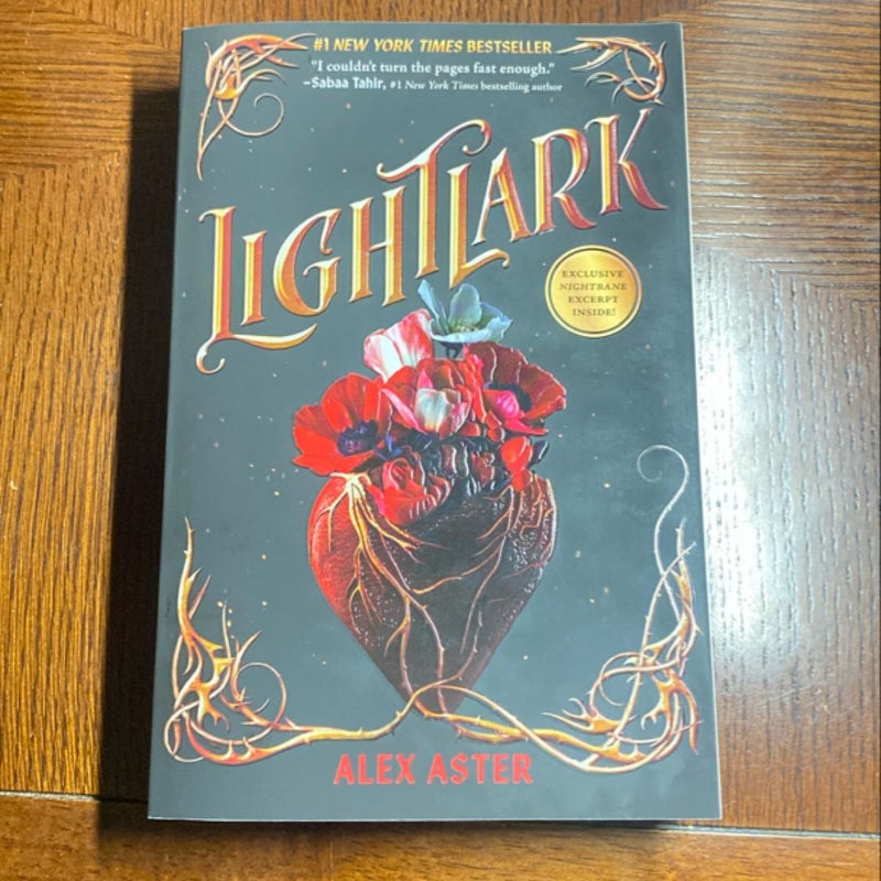 Lightlark (the Lightlark Saga Book 1)