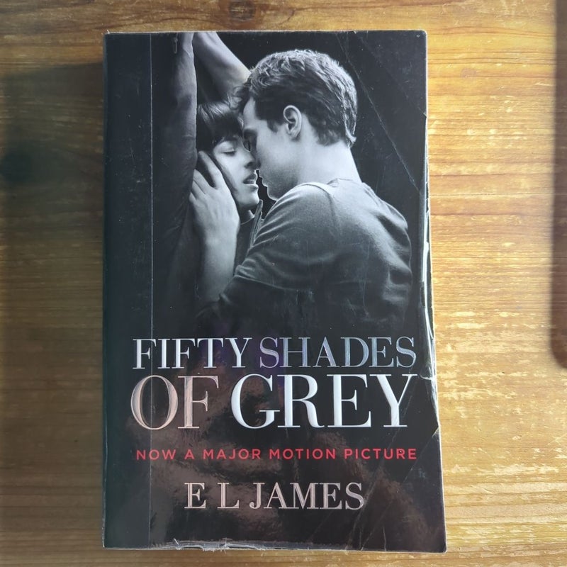 Fifty Shades of Grey (Movie Tie-In Edition)