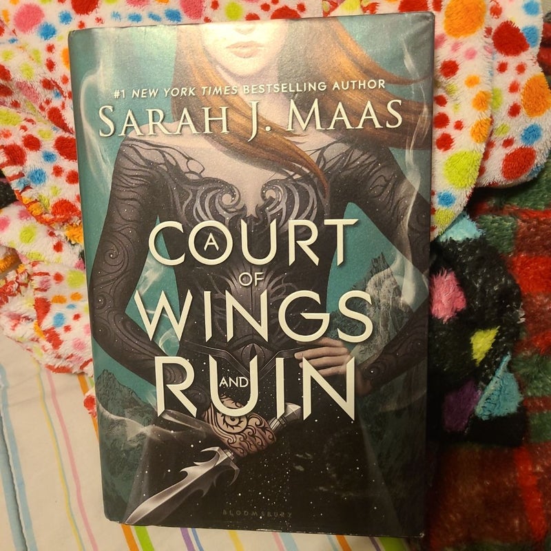 A Court Of Wings and Roses 