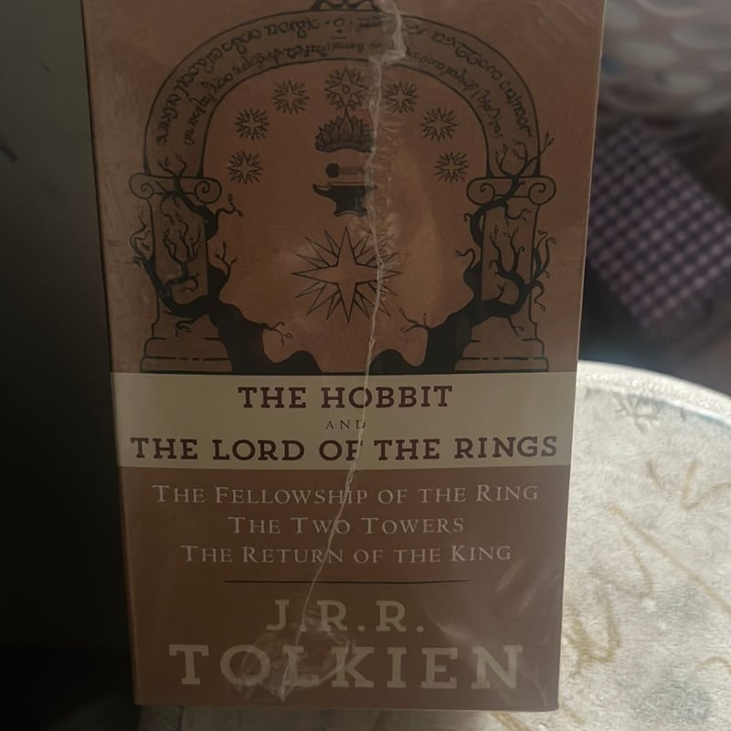 J. R. R. Tolkien 4-Book Boxed Set: the Hobbit and the Lord of the Rings ...
