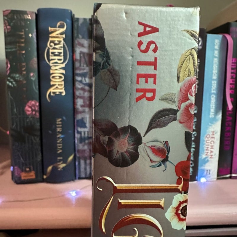 Lightlark: Collector's Edition (the Lightlark Saga Book 1)