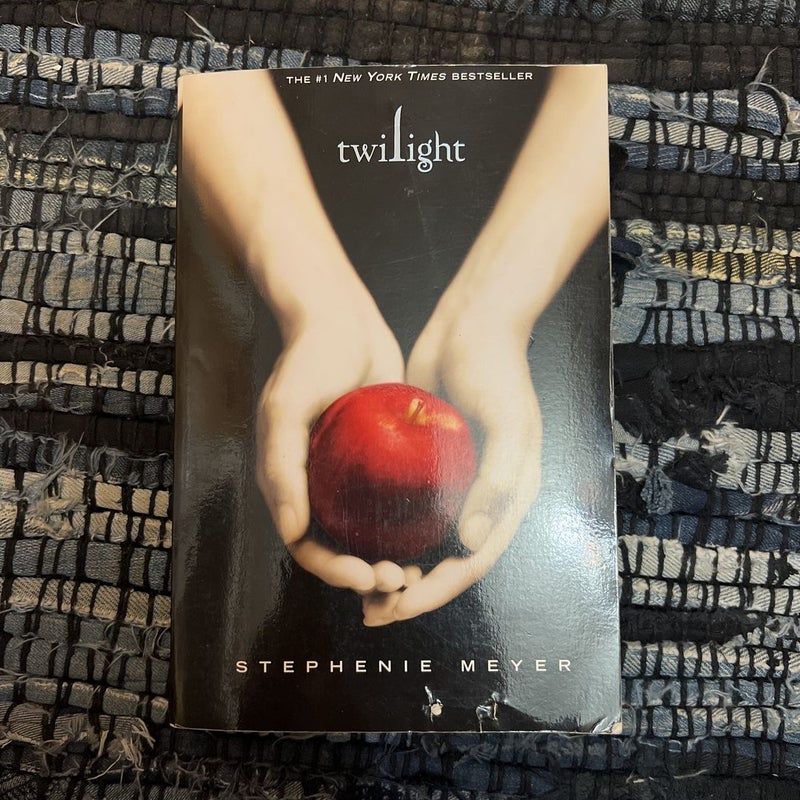 Review: Midnight Sun and Twilight by Stephenie Meyer - Literary