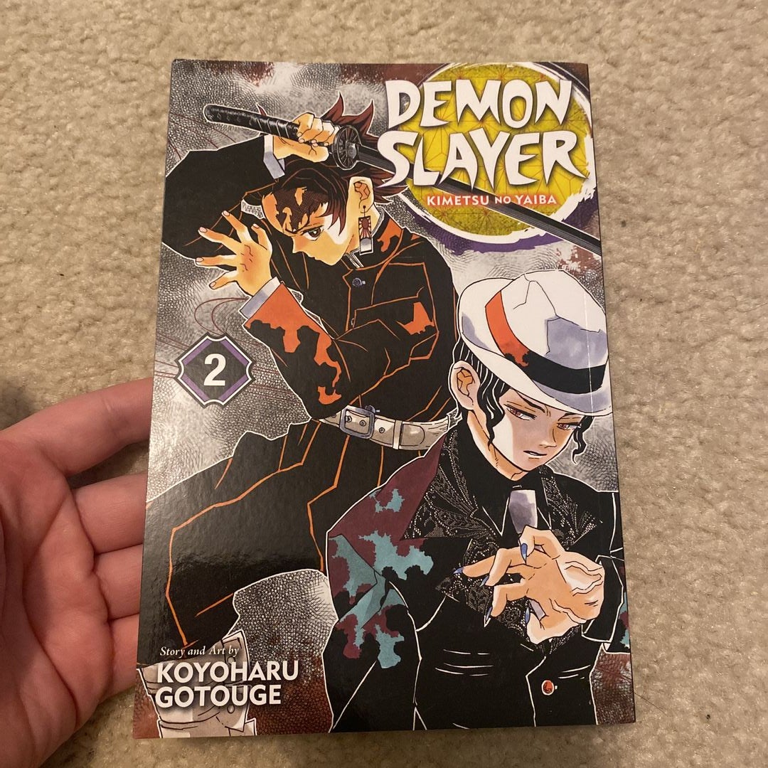  Demon Slayer: Kimetsu no Yaiba, Vol. 2 (2): 9781974700530:  Gotouge, Koyoharu: Books