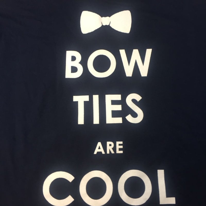 BBC Dr Who XL T-Shirt Navy Blue Bow Ties Are Cool NWT