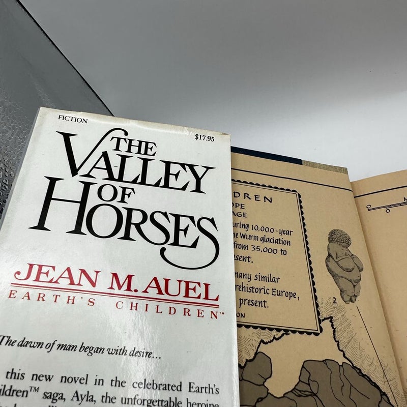 The Valley of The Horses (1st edition)