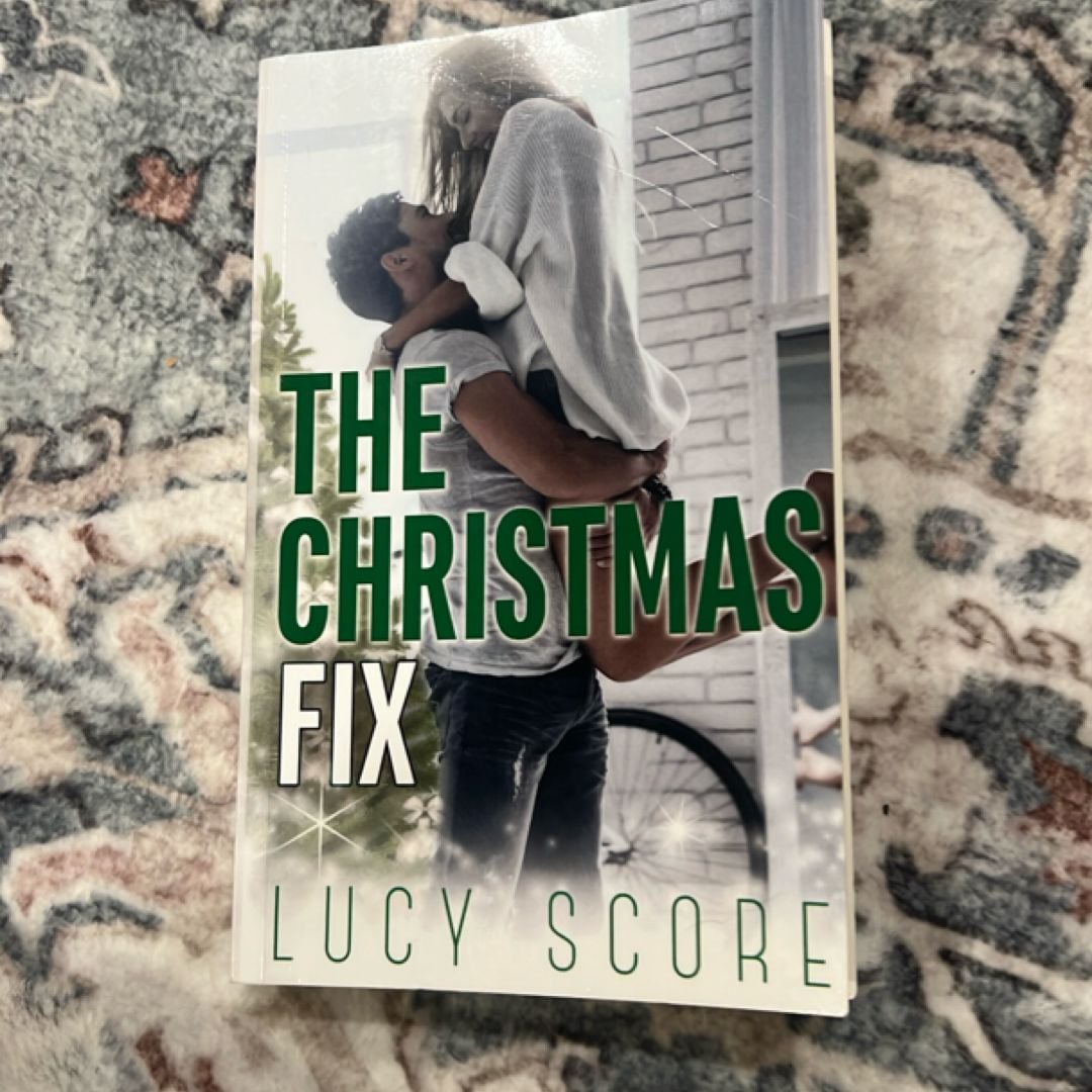 The Christmas Fix by Lucy Score, Paperback | Pangobooks