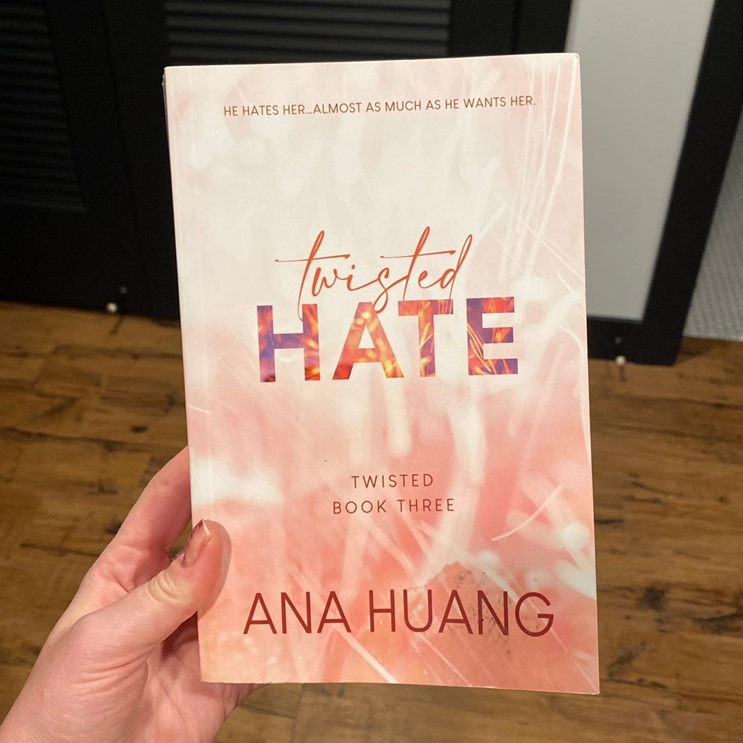  Twisted Hate (Twisted, 3): 9781728274881: Huang, Ana: Books