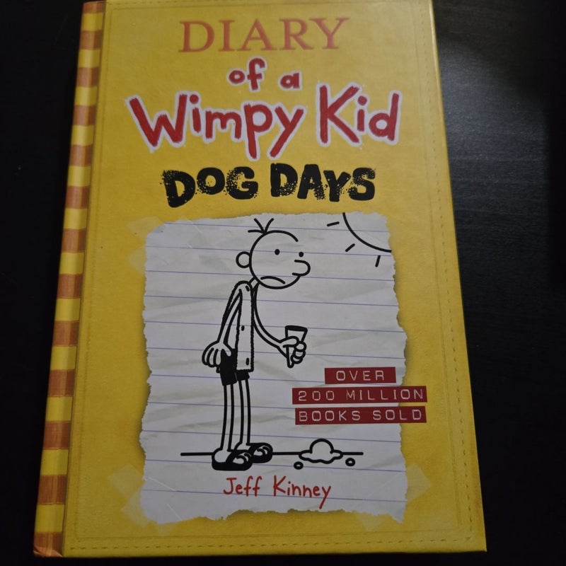 Dog Days (Diary of a Wimpy Kid #4)