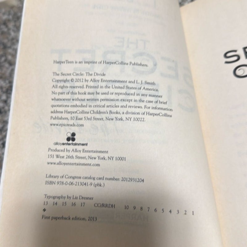 The Secret Circle: the Divide 1st edition
