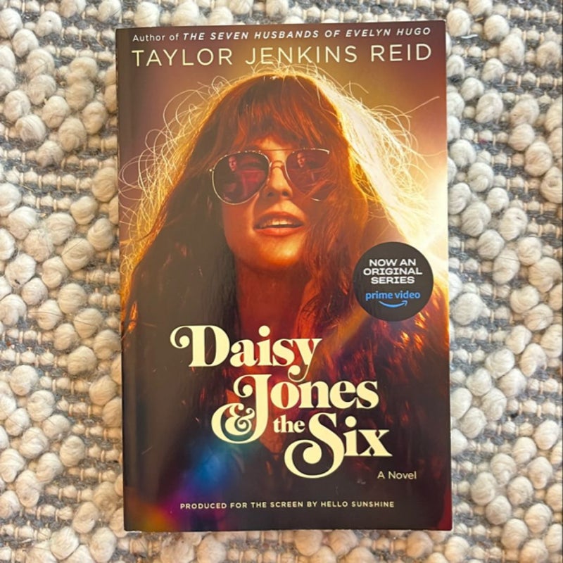 Daisy Jones and the Six (TV Tie-In Edition)