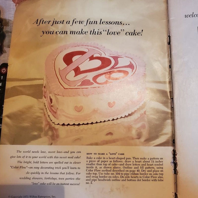 Cake Decorating the easy Wilton way