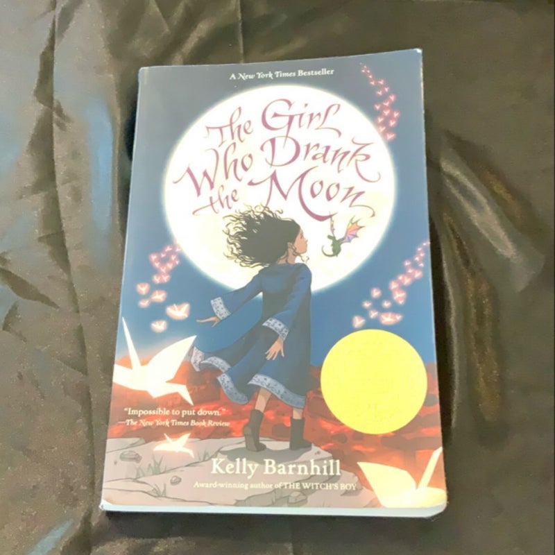 The Girl Who Drank the Moon (Winner of the 2017 Newbery Medal)