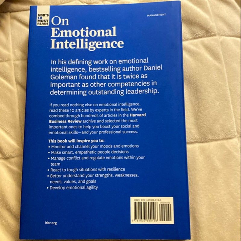 HBR's 10 Must Reads on Emotional Intelligence (with Featured Article What Makes a Leader? by Daniel Goleman)(HBR's 10 Must Reads)