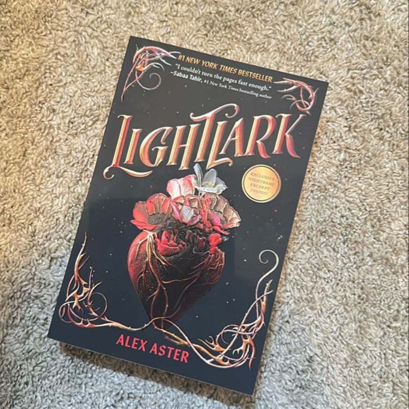 Lightlark (the Lightlark Saga Book 1)