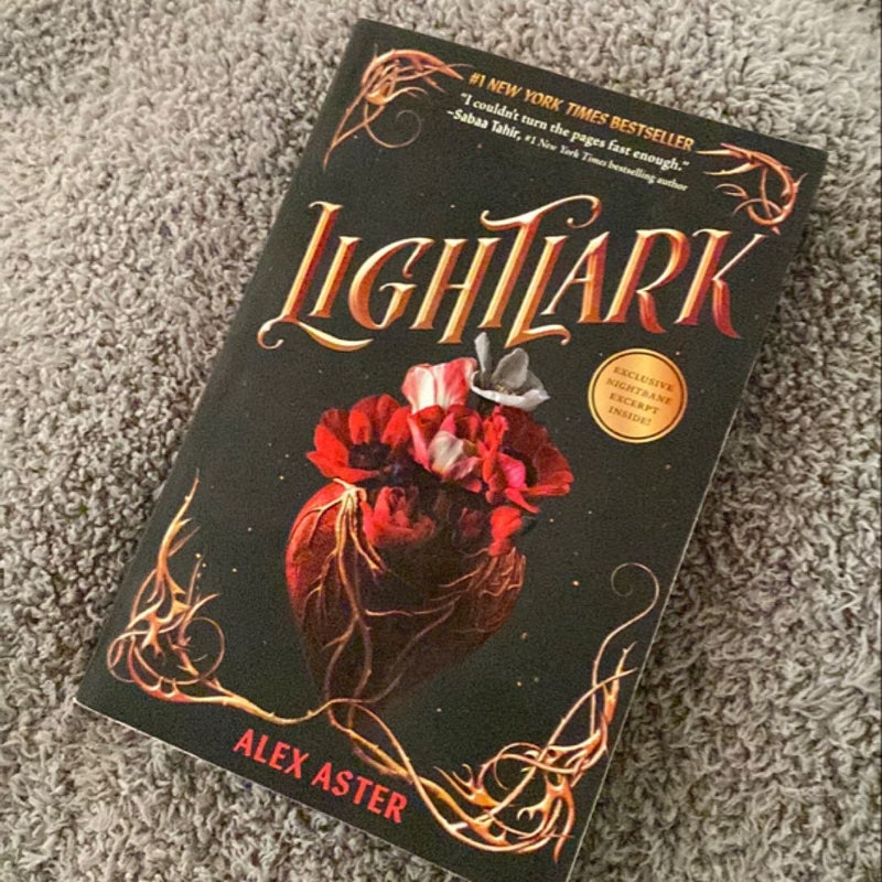 Lightlark (the Lightlark Saga Book 1)