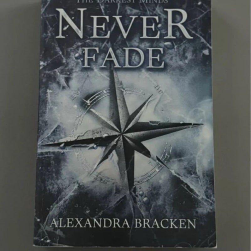 Never Fade (a Darkest Minds Novel)