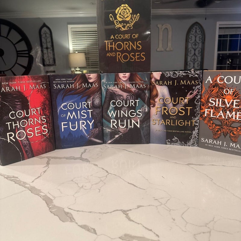 A court of thorns and roses complete set with extras