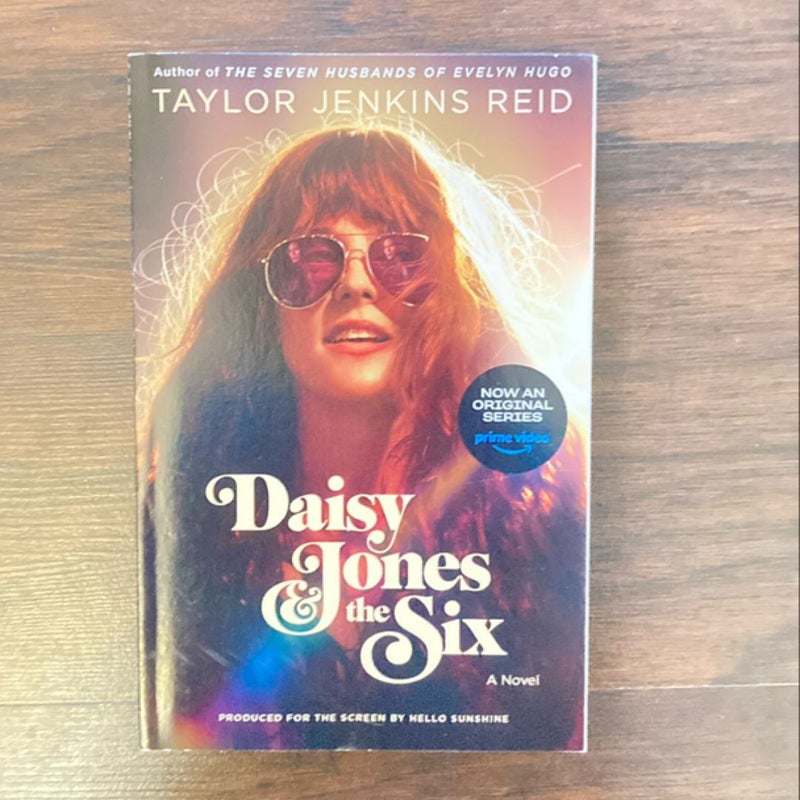 Daisy Jones and the Six (TV Tie-In Edition)